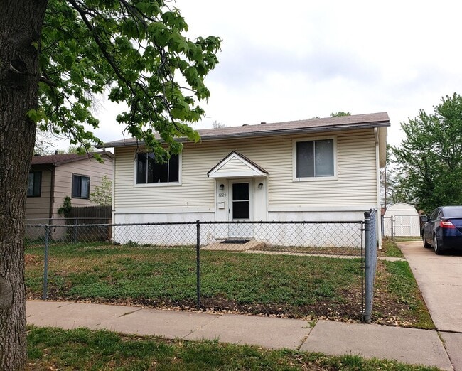Building Photo - Beautiful 4 Bedroom 2 Bathroom Home