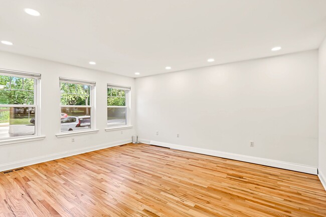 Photo - 808 Yorkview Dr