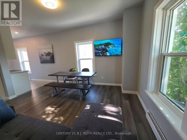 Photo - 82 Albert St N Unité 1