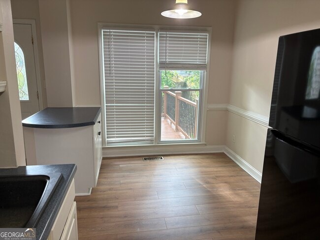 Photo - 4747 Julian Way