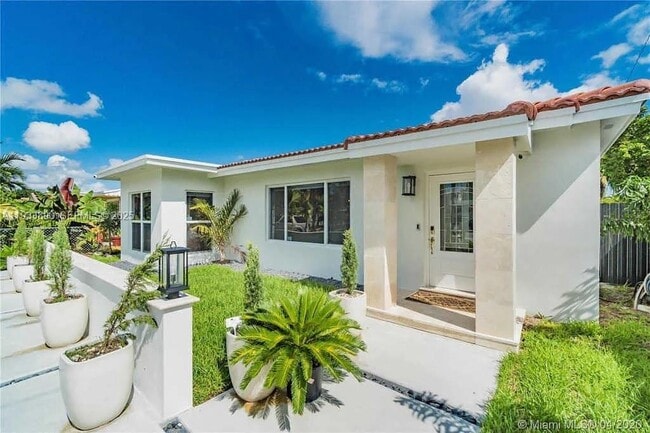 Photo - 1731 NE 172nd St