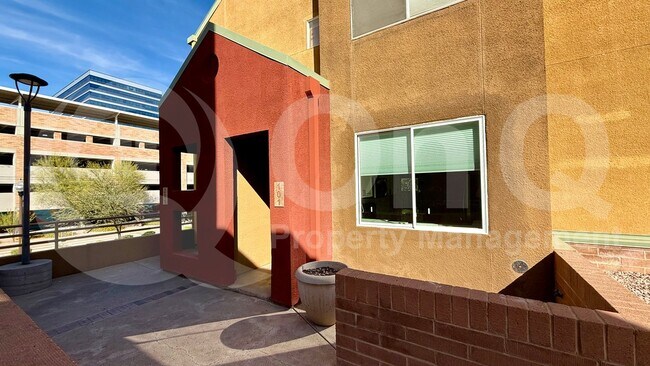 Building Photo - 154 W 5th St Unit 101