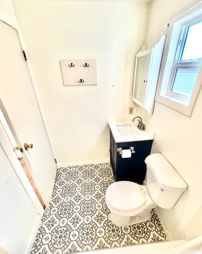 Photo - 1007 W Main St Unit 1