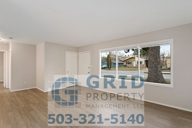 Building Photo - 3 Bedroom Home - Large Corner Lot - SE Por...