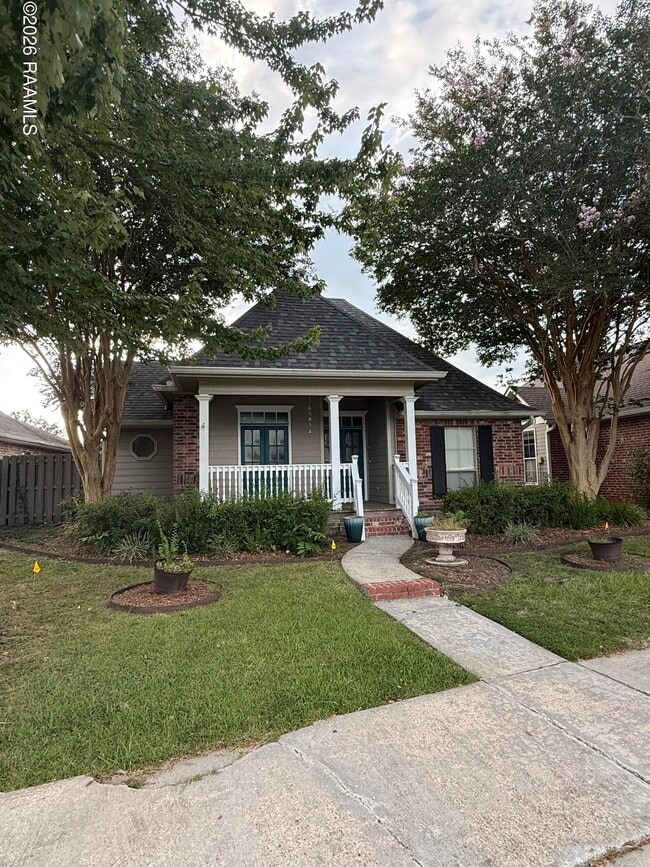 Building Photo - 1007 Southlake Cir