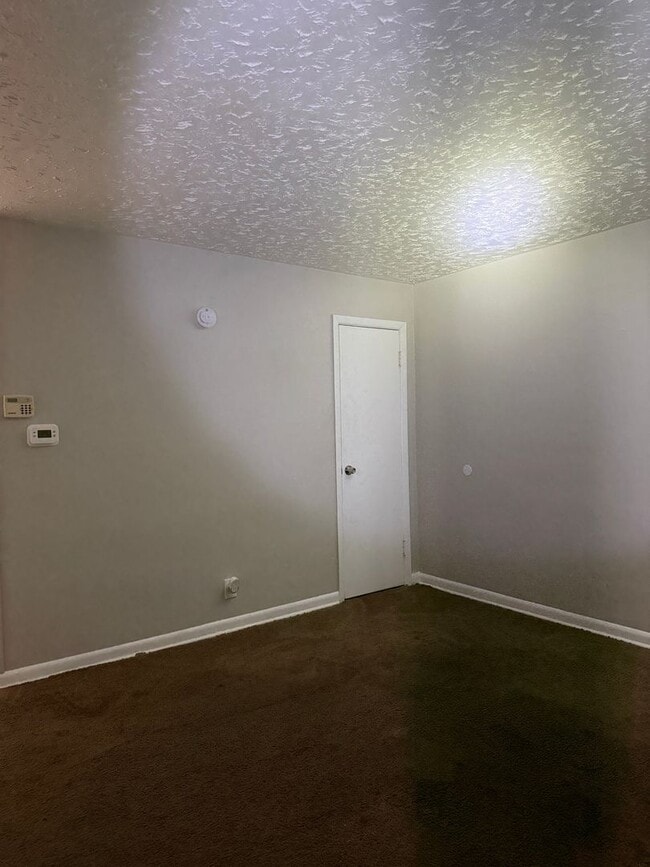 Building Photo - 3709-3711 Kinnear Ave Unit 3711 Kinnear Ave