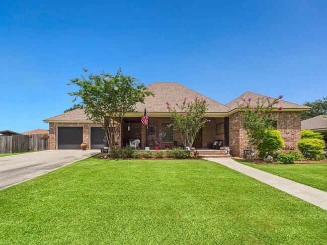 Photo - Nestled in the desirable Quail Hollow Subdivision