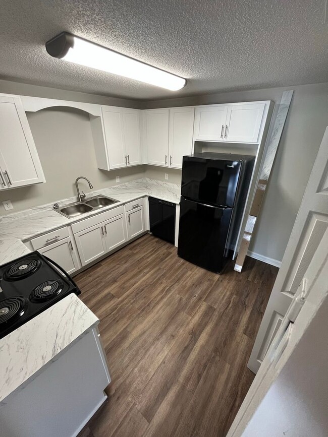 Building Photo - Ash Street Ext (807) Unit A