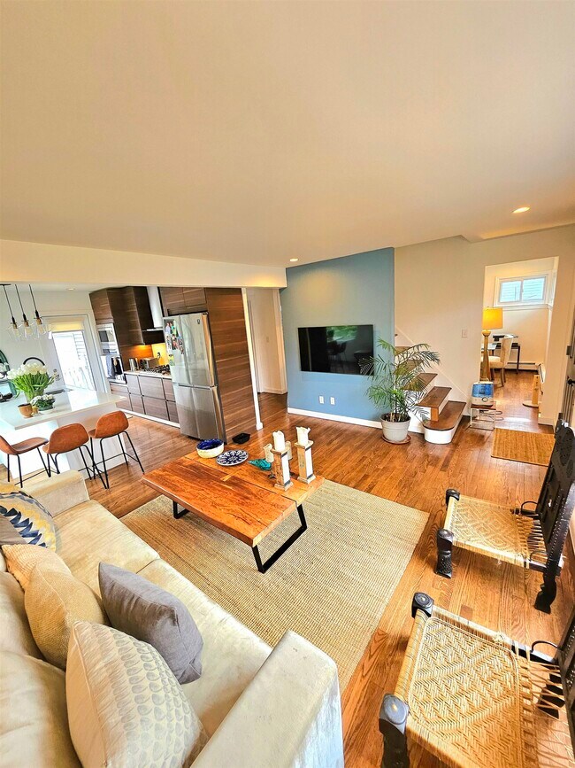 Building Photo - 301 E Glen Ave