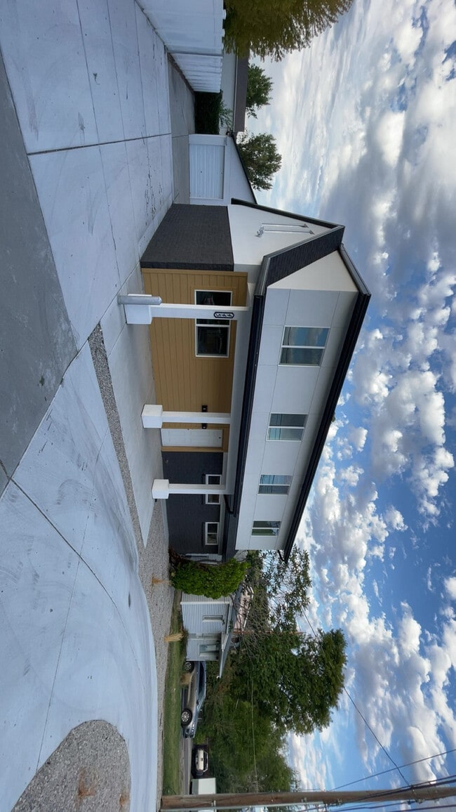 Building Photo - 445 E Fort Union Blvd Unit #A Rental