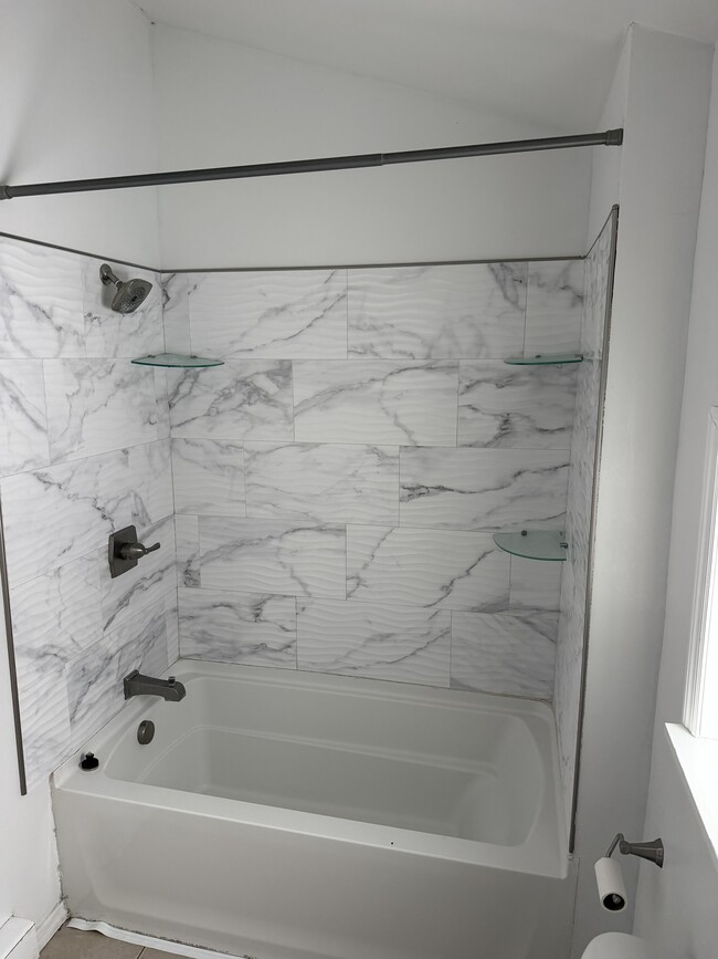 Building Photo - 30 Crans Rd