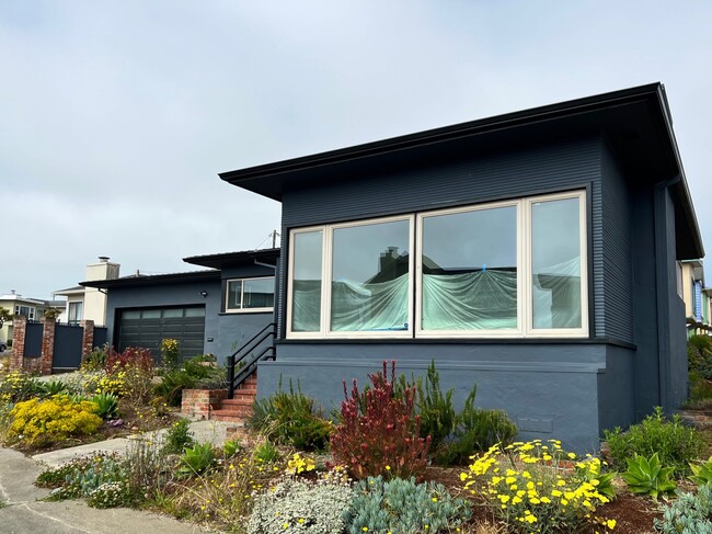 Building Photo - 2 Maywood Ave