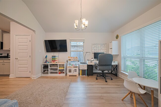 Photo - 2712 Golden Palms Ln