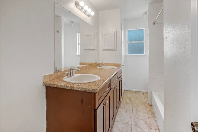 Photo - 5211 Lynngate Dr House