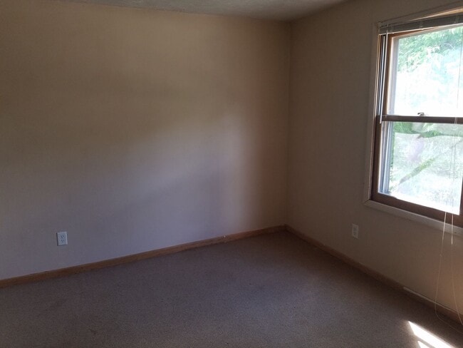 Photo - 1013 Dewey Ave NE Unit B