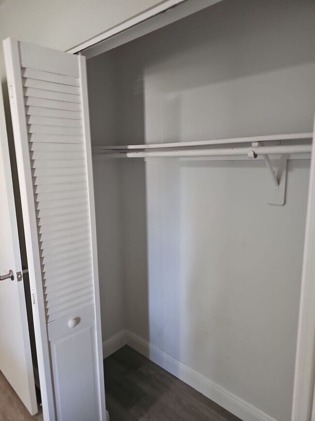 Great 3/2 Split floor plan in Deltona read... House House Rental in