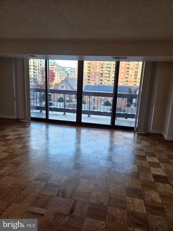 Building Photo - 3800 Fairfax Dr Unit 104