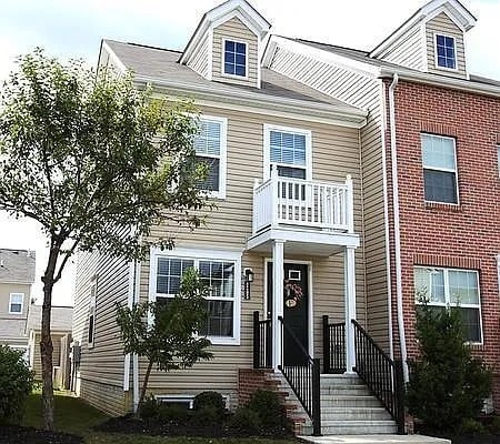 Building Photo - 8285 Bruntsfield Rd Rental