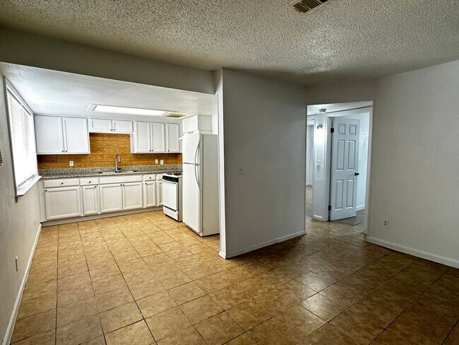 Photo - 14005 N Palm St Unit 4