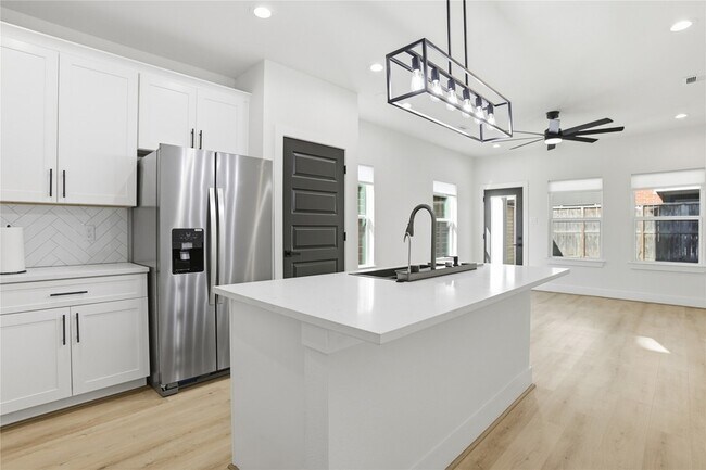 Photo - 712 Delano St Unit A