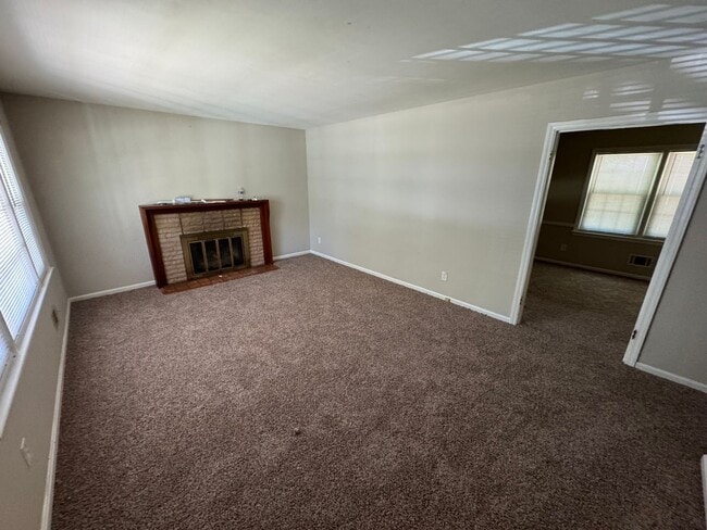 Photo - 2047 Overbrook Rd