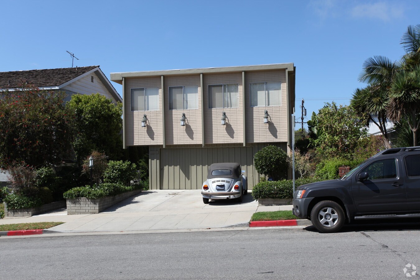 Photo - 1028 18th St Apartments