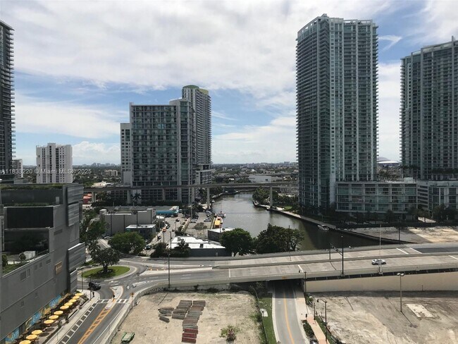 Photo - 31 SE 6th St Unidad 1702 Rental