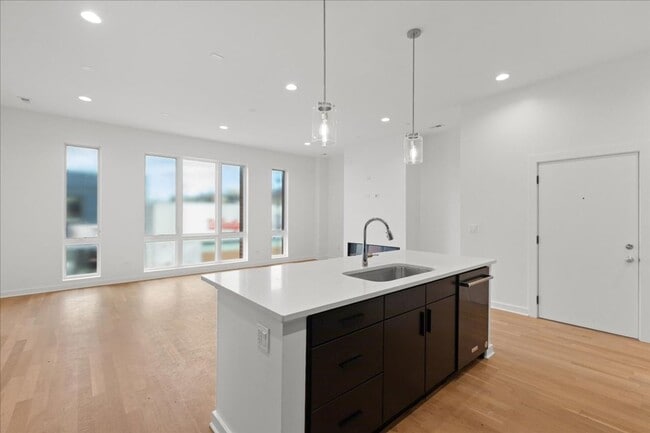 Photo - Large One Bedroom In the Heart of West Town Unit 3W