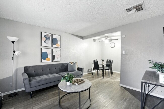 Photo - 600 W Pioneer Pkwy Unidad SI FL2-ID1613027P