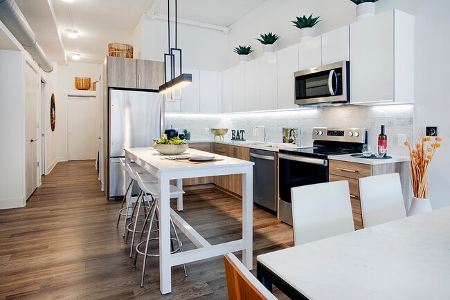 Kitchen with Breakfast Bar in Model 307