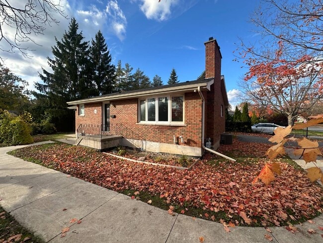 Photo - Weller St Rental