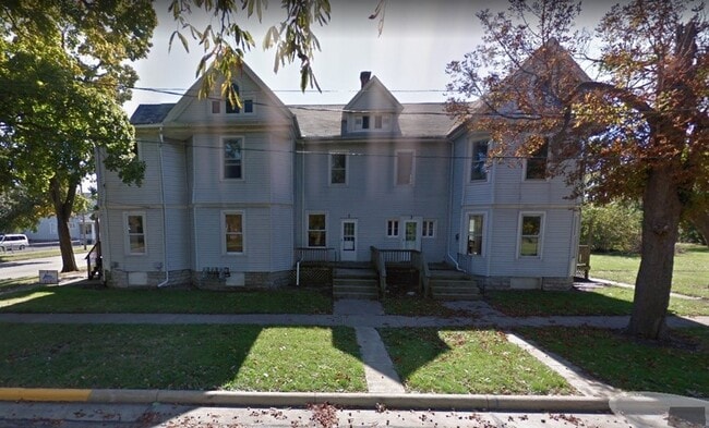 Building Photo - 801 Warren St Unit 1