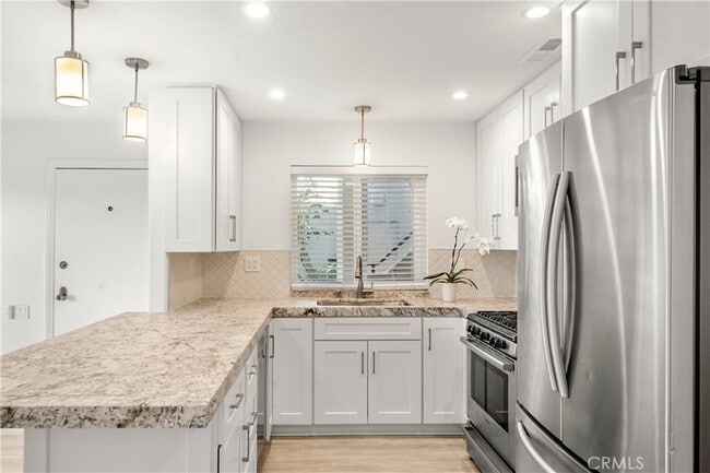 Photo - 352 Y Pl Unit B