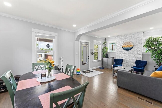 Photo - 5704 Lansdowne Ave