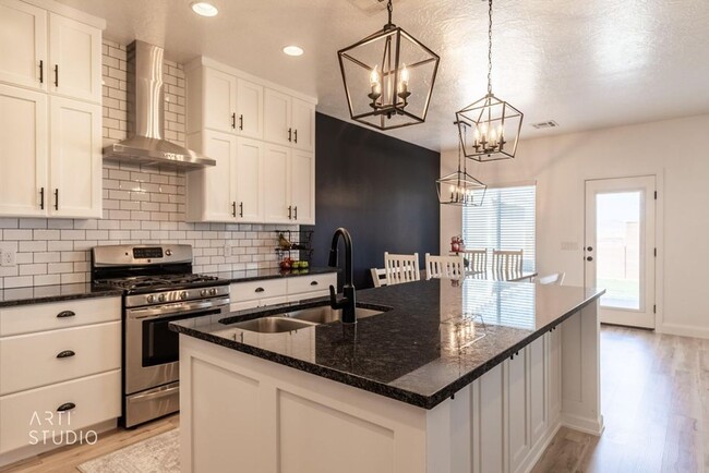 Photo - Beautiful Desert Canyon Home!