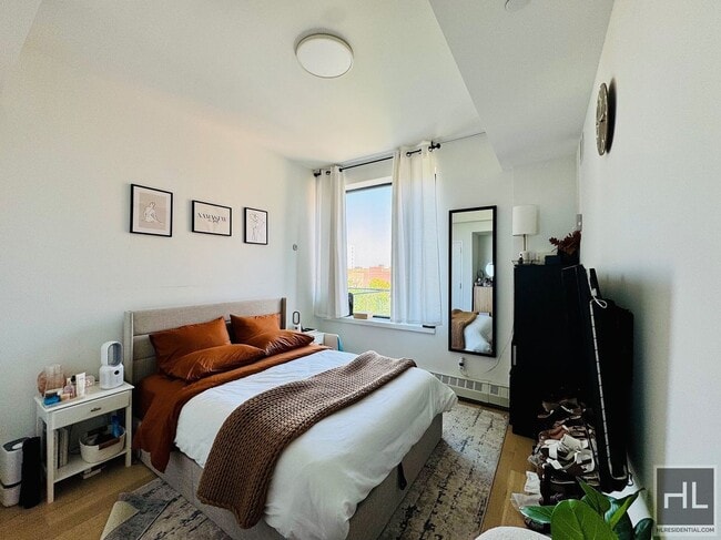 Photo - Gorgeous 1 bedroom with private balcony & laundry hookup Unidad 705