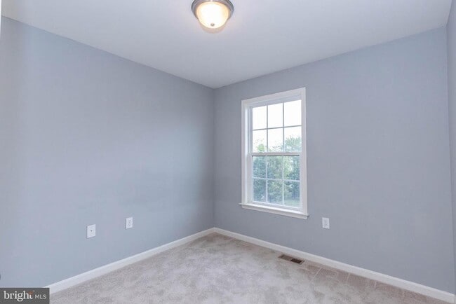 Photo - 228 Morlatt Ln