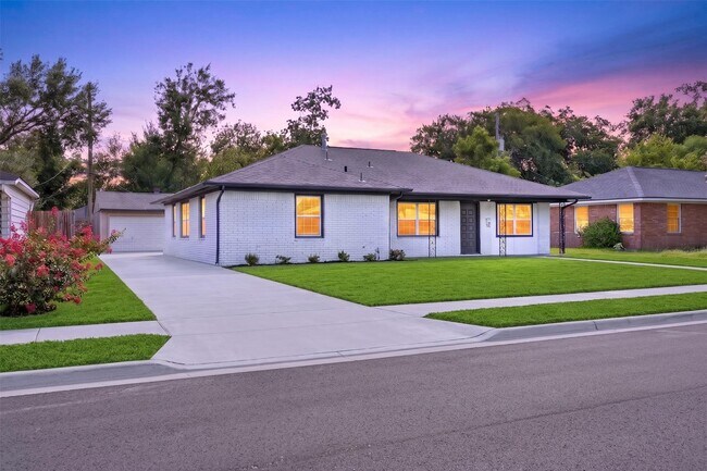 Photo - 1202 Dogwood Dr