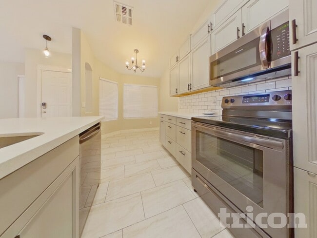 Photo - 16049 W Moreland St