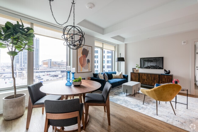 2BR, 2BA - 838SF