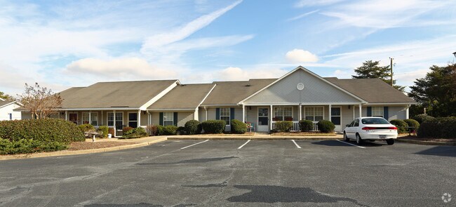 Photo - Scarlett Oaks