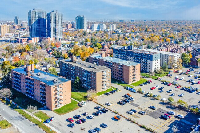 Photo - 49 Mcmurchy Ave N