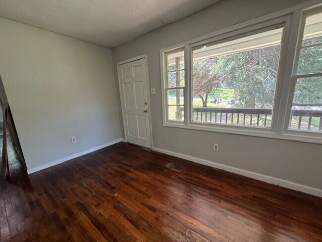 Photo - Charming 3 Bedroom Home on Secluded Street – Available Now!