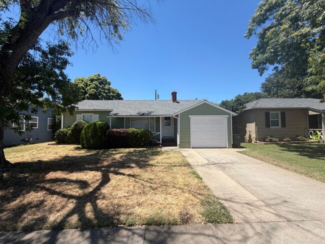 Building Photo - 2 Bedroom | 1 Bathroom | Single family in East Sacramento