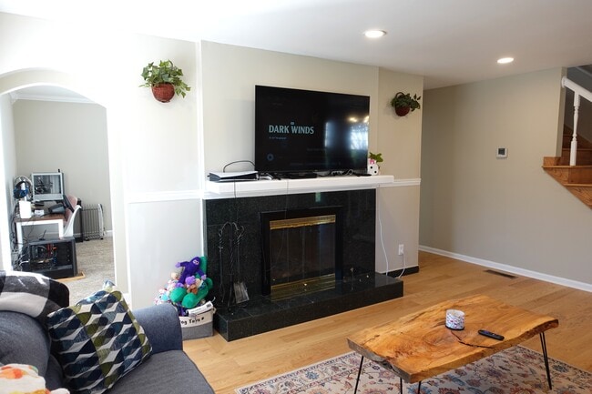 Family Rm - 1333 Holliday Dr