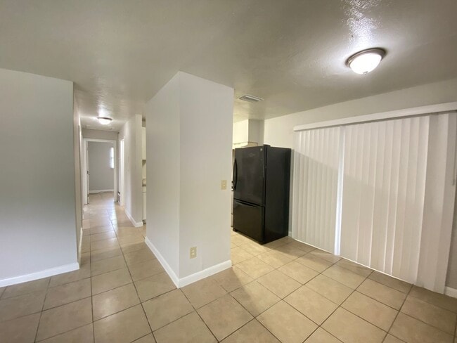 Photo - 601 Encino Way