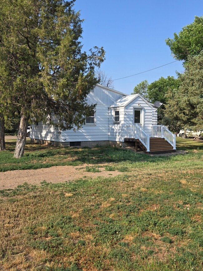 Building Photo - 622 3rd Ave E