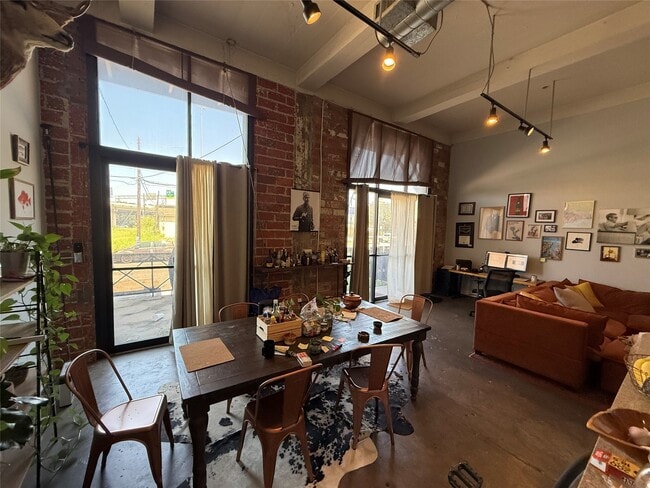 Photo - 915 N San Jacinto St