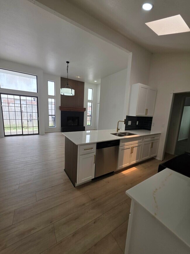 Photo - HF:2307 N Lincoln Ave