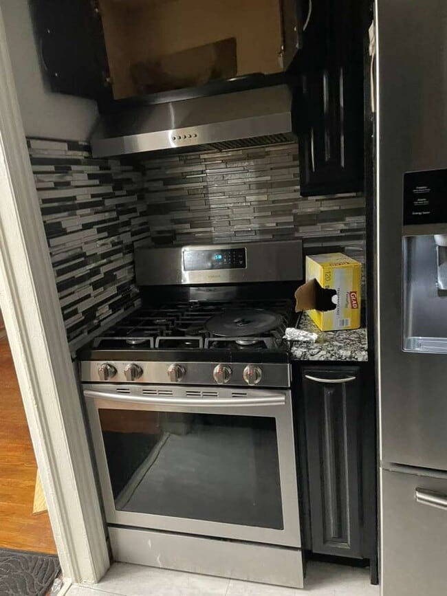 Photo - 8321 S Hoyne Ave